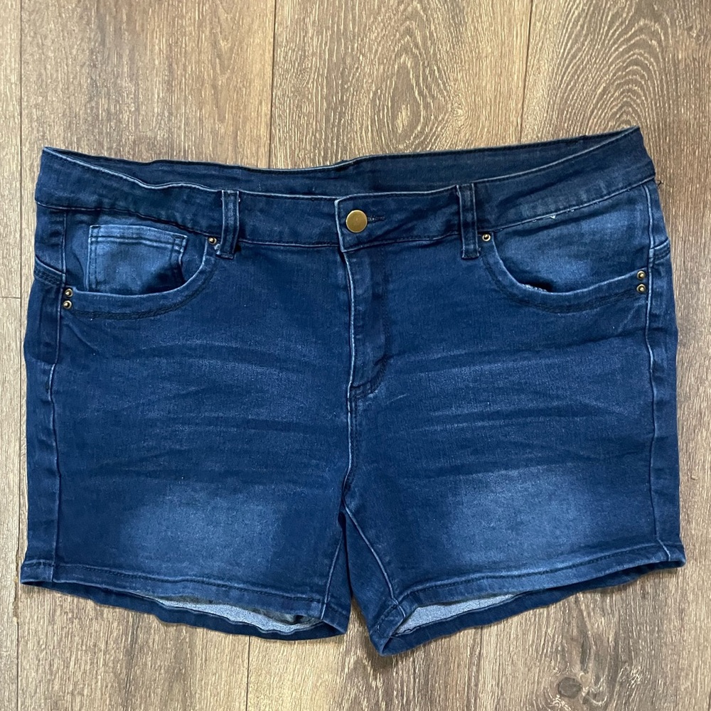 Soho girls Women's Denim Blue Shorts stretchy comfort form fit size 14